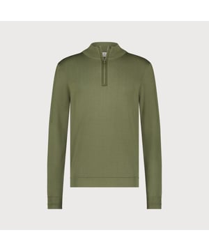 
Deze veelzijdige pullover combineert moeiteloos stijl en comfort. De kraag met halve rits en piping geeft een moderne uitstraling. De half zip pullover heeft een subtiele verdikking op de mouwen wat een extra touch van exclusiviteit toevoegt. Gemaakt van een zachte, ademende stof voor optimaal draagcomfort.<br>
 
<ul>
	<li>Stijlvolle kraag met halve rits en piping</li>
	<li>Gemaakt van een soepele en comfortabele stof </li>
	<li>Perfect te combineren met een overhemd of T-shirt </li>
	<li>Ideaal voor zowel casual als geklede outfits</li>
</ul>