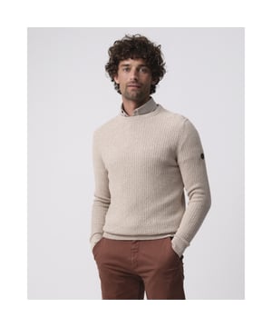
Campbell Casey Trui ronde hals is jouw nieuwe favoriet in Desert Taupe. Deze gemêleerde trui heeft een ronde hals en is fijn gebreid, ideaal voor elke gelegenheid. De subtiele kleur en het unieke patroon maken het een veelzijdig kledingstuk. Campbell staat bekend om zijn stijlvolle en duurzame ontwerpen, perfect voor de moderne man. Ontdek de kwaliteit en het comfort van een merk dat zich richt op stijl en verfijning. - Over het merk: De herenkleding van Campbell is klassiek met een moderne twist voor een doelgroep die vol van het leven geniet. Campbell heeft warme trendkleuren, prints en materialen in het assortiment. De comfortabele pasvorm van de kledingstukken biedt een heerlijk draagcomfort en voldoende bewegingsruimte. Ieder kledingstuk van Campbell wordt gemaakt van hoogwaardige stoffen en is perfect afgewerkt.