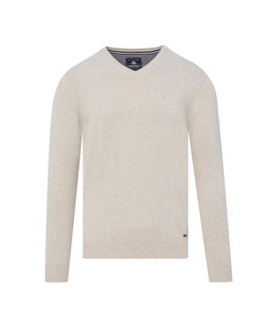
Campbell London Trui v-hals combineert comfort en stijl perfect in off white gemêleerd katoen. De subtiele v-hals en lange mouwen maken het een veelzijdig kledingstuk voor elke dag. Het merk Campbell staat voor kwaliteit en tijdloze ontwerpen, waardoor je er altijd goed uitziet zonder in te boeten op comfort. - Over het merk: De herenkleding van Campbell is klassiek met een moderne twist voor een doelgroep die vol van het leven geniet. Campbell heeft warme trendkleuren, prints en materialen in het assortiment. De comfortabele pasvorm van de kledingstukken biedt een heerlijk draagcomfort en voldoende bewegingsruimte. Ieder kledingstuk van Campbell wordt gemaakt van hoogwaardige stoffen en is perfect afgewerkt.