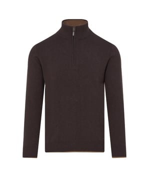
Campbell Sydney Schipperstrui combineert stijl met comfort. In een warme ganache-kleur, heeft deze fijn gebreide trui een gemêleerd patroon en een openstaande kraag met rits. Ideaal voor elke gelegenheid, van een dag op kantoor tot een ontspannen papadag. Campbell staat voor tijdloze en veelzijdige kleding, speciaal ontworpen voor comfort en stijl. - Over het merk: De herenkleding van Campbell is klassiek met een moderne twist voor een doelgroep die vol van het leven geniet. Campbell heeft warme trendkleuren, prints en materialen in het assortiment. De comfortabele pasvorm van de kledingstukken biedt een heerlijk draagcomfort en voldoende bewegingsruimte. Ieder kledingstuk van Campbell wordt gemaakt van hoogwaardige stoffen en is perfect afgewerkt.