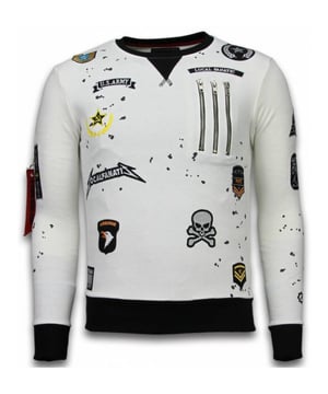 Dit item van Local Fanatic vind je nu in de uitverkoop in onze Local Fanatic outlet!
Exclusieve Crewneck van het topmerk Local Fanatic. Exclusief Sweater Basic wordt gemaakt van een zeer hoogwaardige kwaliteit katoen. Ze hebben een uitstekende afwerking en pasvorm.  - <p><strong>Specificaties:</strong><br />- Kleur: Zie Afbeelding<br />- Seizoen: Voorjaar / Najaar<br />- Kraag: Ronde Kraag<br />- Mouwen: Lange Mouw<br />- Patroon: Borduur, Zeefdruk en Rits<br />- Kwalitatief Hoogwaardige Afwerking<br />- Materiaal: 84% Katoen en 16% Polyester<br />- Weefsel: Dun Geweven<br />- Pasvorm: Getailleerd Italiaans<br />- Wasvoorschrift: Handwas, Binnenste buiten wassen (Niet in de droger)<br />- Beschikbare maten: S - M - L - XL - XXL<br /><br /><strong>Local Fanatic</strong> is een jong merk voor modebewuste mannen die aandacht besteden aan kleding en uiterlijk met de Allure en Glamour.<br />Kenmerkend van het merk zijn de zeefdruk- en digitaal prints die gegarandeerd staan voor kwaliteit van vooruitstrevende stoffen in Italiaanse pasvormen.</p>