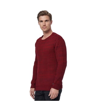 
<p>Heren trui van het Style Italy merk Rusty Neal. Deze rode gebreide trui is gemaakt van zachte stoffen en heeft een nette uitstraling. De pullover voor mannen is voorzien van een ronde hals. Je kunt deze <a href="https://italian-style.nl/heren/truien-vesten">heren trui</a> prima combineren met een jeans en een paar casual sneakers.</p>
<p>- Merk: Rusty Neal<br />
- Pasvorm: Normaal<br />
- Materiaal: 70% Polyacryl, 30% katoen<br />
- Kleur: Rood</p>