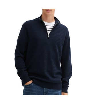 
<p>Heren trui met half-zip kraag. Deze Tom Tailor pullover voor mannen heeft een fijne brei structuur.</p>
<ul>
<li>Regular fit</li>
<li>100% Katoen</li>
<li>Kleurnummer: 10668</li>
</ul>