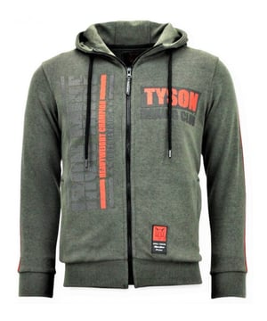 Maak nu de blits met dit topitem van de nieuwe collectie van Local Fanatic. Helemaal van deze tijd en makkelijk te combineren.
Exclusieve Trainingsvest Mannen - Tyson Boxing Iron Mike - Groen - <p><strong>Specificaties:<br /></strong>- Trainingsvest Mannen<br />- Tyson Boxing Iron Mike<br />- Artikelcode:11-6244G<br />- Kleur: Groen<br />- Seizoen: Voorjaar / Najaar<br />- Kraag: Ronde Kraag<br />- Mouwen: Lange Mouw<br />- Materiaal: 60% Katoen, 40% Polyester<br />- Pasvorm: Regular Fit<br />- Wasvoorschrift: Handwas, Binnenste buiten wassen (Niet in de droger)<br />- Beschikbare maten: XS- S - M - L - XL</p>
<p><b>Local Fanatic</b> is een jong merk voor modebewuste mannen die aandacht besteden aan kleding en uiterlijk met de Allure en Glamour.<br />Kenmerkend van het merk zijn de zeefdruk- en digitaal prints die gegarandeerd staan voor kwaliteit van vooruitstrevende stoffen in Italiaanse pasvormen.</p>