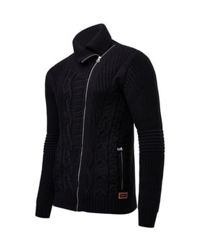 
<p>Kabel gebreid vest heren met col van het Moda Italia merk Rusty Neal. Het vest is heerlijk warm voor de koudere dagen. Het is voorzien van een hogere kraag, zodat de nek ook warm blijft. Het vest heeft 2 ritszakken, om spulletjes in te doen, of om lekker je handen in op te warmen. Het vest is te combineren met bijvoorbeeld een leuke spijkerbroek en een T-shirt, maar het kan ook prima gedragen worden met een overhemd eronder en een nette broek. Kortom een veelzijdig vest!</p>
<p>Merk: Rusty Neal<br />
Materiaal: 70% polyacryl, 30% katoen<br />
Kleur: Zwart</p>