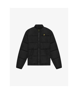 
De Lyle and Scott Junior winterjas in zwart heeft een capuchon, zakken met ritsen en het bekende gele vogeltje op de borst. De jas is een perfecte basic die je overal mee kunt combineren. 