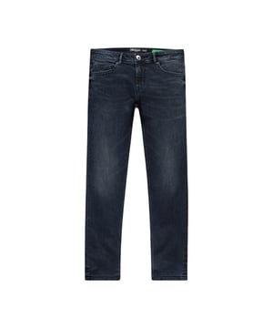 
Op zoek naar een stoere jeans voor jouw zoon? Dan is deze blue denim jeans van het merk Cars Boys echt iets voor hem! Het regular-straight fit model zorgt voor een comfortabele pasvorm en is daarnaast ook nog eens helemaal on-trend. De jeans is gemaakt van 99% katoen en 1% elastaan, waardoor het een fijne stretch heeft. Zo kan jouw zoon lekker spelen en rennen zonder belemmerd te worden door zijn kleding. De blue denim kleur is makkelijk te combineren met allerlei kleuren en stijlen en maakt deze jeans dan ook een veelzijdig item voor in zijn kledingkast. Bestel deze stoere jeans van Cars Boys nu in de webshop van Nummerzestien en geef jouw zoon een fashionable look!