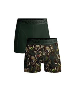 
<p>Ervaar het ultieme comfort met onze cotton modal boxershorts. Deze boxershorts combineren de <strong>zachtheid van modal</strong>, een natuurlijke vezel uit beukenhout, met het <strong>ademende en stevige karakter van katoen</strong>. Het resultaat is een zijdezacht ondergoed dat de hele dag door heerlijk aanvoelt op de huid en zorgt voor optimale ventilatie.</p>
<p>Dankzij de <strong>vochtregulerende eigenschappen</strong> blijf je droog en comfortabel, zelfs tijdens intensieve activiteiten of warme dagen.</p> Materiaal: 48% Cotton / 48 % Modal / 4% Elastane - 210 gram 
Wasinstructies: type:root,children:type:list,listchildren:Wassen op 30 graden,Niet in de droger,Strijken op matig warme stand (2 stippen) Kleur: Print,Groen