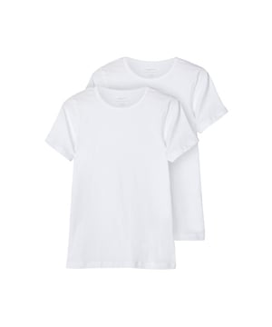 
Set van twee witte Name It jongens ondershirts. De t-shirts hebben een ronde hals met korte mouwen en een slim fit pasvorm.