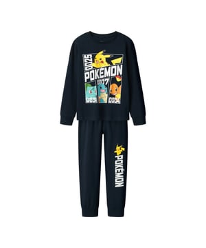 
De NKMDAMIEN Pokémon pyjamaset van Name It is een droom voor elke jonge Pokémon-liefhebber. Met een speelse print en een comfortabele pasvorm biedt deze set de perfecte combinatie van stijl en functionaliteit. Dankzij de elastische taille en zachte materialen kan je kind ongestoord spelen en slapen.