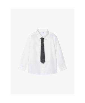 
Nette classy jongen witte bloes met een stropdas. Deze jongens shirt van Mayoral is erg leuk voor feest en/of communie.