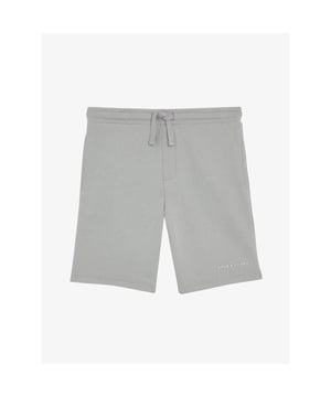 
De Lyle and Scott Junior Script Embroidered Short in de kleur Grey Mirage heeft een elastieke tailleband, aantrekkoorden, steekzakken en logo op het been. Combineer met het bijpassende t-shirt.