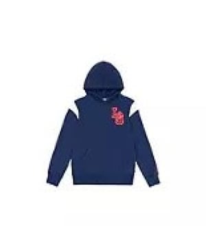 
Deze blauwe sweater voor jongens van het bekende merk Levis Boys is een echte must-have voor de garderobe van jouw zoon. Gemaakt van hoogwaardige materialen, namelijk 86% katoen en 14% polyester, is deze trui niet alleen comfortabel, maar ook duurzaam. De zachte stof voelt heerlijk aan op de huid en zorgt ervoor dat jouw zoon de hele dag door kan spelen en ravotten. De opvallende blauwe kleur geeft de trui een stoere en trendy uitstraling. De klassieke Levis boys logo op de voorkant maakt de look compleet. Perfect te combineren met een jeans of jogger voor een casual en moderne outfit. Bestel deze blauwe sweater jongens van Levis Boys nu  en geef jouw zoon een stoere en comfortabele look!