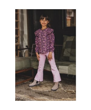 
Flowers to love!¬†
TWINNING ITEM, kijk bij LXS the female concept voor de dames blouse!
Antra met lila kleuren gebruik.
Comfy viscose stof.
Wijde fit met girly ruffles.
Lief zijn de extra wijde mouwtjes.
100% Woven twill viscose.