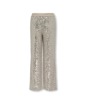 
Op zoek naar een comfortabele en trendy broek voor jouw dochter? Dan is deze beige lange broek van Kids Only zeker iets voor haar! Gemaakt van 96% polyester en 4% elastaan, is deze broek niet alleen zacht en flexibel, maar ook gemakkelijk te onderhouden. De beige kleur geeft de broek een tijdloze uitstraling en is perfect te combineren met verschillende bovenstukken. Of ze nu gaat spelen, naar school gaat of een feestje heeft, deze broek biedt altijd een perfecte pasvorm en genoeg bewegingsvrijheid. Bestel hem nu bij NummerZestien en geef jouw meisje de perfecte aanvulling op haar kledingkast!