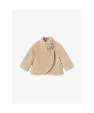 
De Mayoral Faux Fur Jas in Tapioca heeft een drukknoopsluiting en een strik detail. Een super leuk tussenjasje voor de herfst voor de baby. Maak je look helemaal af met dit jasje.