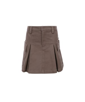 
Uber cool dit leuke rokje met cargo-look. 
Warme licht bruine tint, die je kan combineren met alle leuke tops uit dit blok.
Mooie katoenen stretch twill.
Rok sluit met een hook and eye sluiting.
Mooi logo borduursel op de zak.