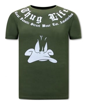 Dit prachtige artikel van Local Fanatic koop je nu voor een zeer lage uitverkoopprijs in onze Local Fanatic outlet.
T shirt Korte Mouw Heren  - Thug Life - Groen - <p><strong>Specificaties:<br /></strong>- T shirt Korte Mouw Heren - Thug Life<br />- Artikel code: 11-6429<br />- Kleur: Zie Afbeelding - Groen<br />- Seizoen: Voorjaar / Najaar<br />- Kraag: Ronde Kraag<br />- Patroon: Print<br />- Kwalitatief Hoogwaardige Afwerking<br />- Materiaal: 93% Katoen en 7% Lycra<br />- Pasvorm: Getailleerd Italiaans<br />- Wasvoorschrift: Handwas, Binnenste buiten wassen (Niet in de droger)<br />- Beschikbare maten: S - M - L - XL - XXL<strong><br /></strong><strong><br />Local Fanatic</strong> is een jong merk voor modebewuste mannen die aandacht besteden aan kleding en uiterlijk met de Allure en Glamour. Kenmerkend van het merk zijn de zeefdruk- en digitaal prints die gegarandeerd staan voor kwaliteit van vooruitstrevende stoffen in Italiaanse pasvormen.</p>
