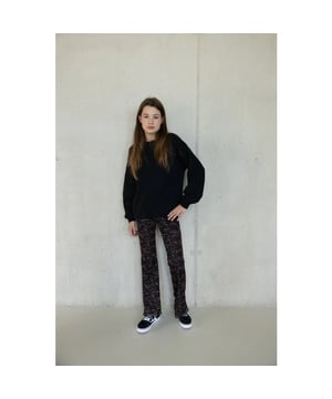 
l De kracht van zwart!¬†
Deze mooie basic is een topper in je kledingkast, omdat je het met alles kan matchen.¬†
Iets langere fit en lekker oversized.
Logo borduursel is een te gek detail.
Mooie katoenen kwaliteit met een super zachte fleece binnenkant.