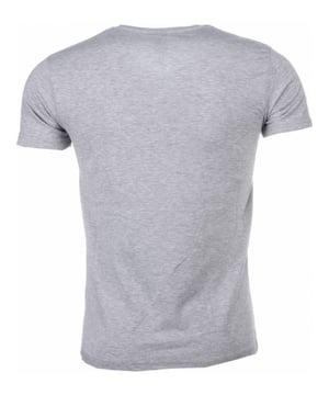 Dit item is nu in de aanbieding in onze online Local Fanatic outlet
Exclusieve T-shirt met Muhammad Ali Print. Dit T-shirt wordt gemaakt van een zeer hoogwaardige kwaliteit katoen. Ze hebben een uitstekende afwerking en pasvorm.  - <p><strong><span>Specificaties:</span></strong><b><span><br /> </span></b><span>- Kleur: Zie Afbeelding</span><span><br /> <span>- Seizoen: Voorjaar / Najaar</span><br /> <span>- Kraag: Ronde hals</span><br /> <span>- Mouwen: Korte Mouw</span><br /> <span>- Patroon: Bedrukt</span><br /> <span>- Kwalitatief Hoogwaardige Afwerking</span><br /> <span>- Materiaal: 93% Katoen en 7% Polyester</span><br /> <span>- Weefsel: Dun geweven</span><br /> <span>- Pasvorm: Getailleerd Italiaans</span><br /> <span>- Wasvoorschrift: Machinewas 30 graden, Binnenste buiten wassen (Niet in de droger)</span><br /> <span>- Beschikbare maten: XS - S - M - L - XL - XXL</span></span></p>