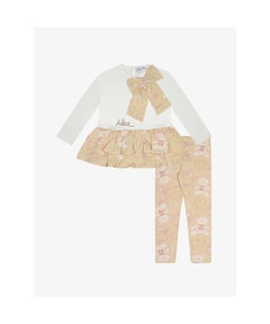 
2-delige meisjesset van Adee. De co-ords pakis in de kleur creme met een all over print beige legging. De tuniek hebt een grote strik en ruches