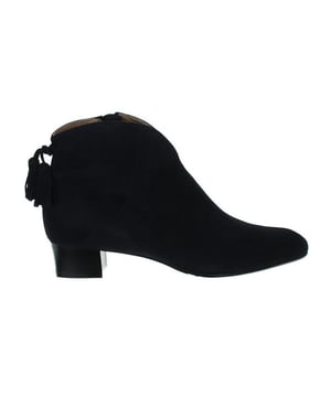 
Op zoek naar een schoen in de categorie Enkellaarzen? De blu notte van Alba Teci is een aanwinst voor elke schoenenkast. De schoenen van Alba Teci zijn gemaakt van Suède en hebben een voering van Leer. De blu notte is uitgevoerd in de kleur blauw.