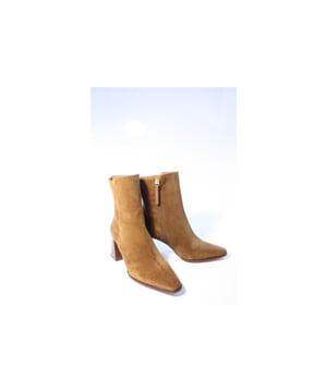 
Merk: Angel Alarcon, Model: Enkellaars, Materiaal: Suede, Kleur: Cognac