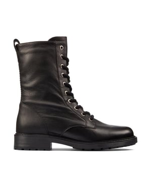 
De Orinoco 2 Style 26163623 van Clarks is een echte blikvanger. De Orinoco 2 Style 26163623 is uitgevoerd in de kleur Black. Bekijk ook onze overige collectie van Clarks onze webshop!