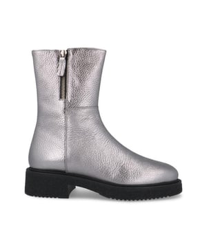 
De 6384 04-dclami-argento van DL Sport is een echte blikvanger. De 6384 04-dclami-argento is uitgevoerd in de kleur 04 dclami argento. Bekijk ook onze overige collectie van DL Sport op onze webshop!