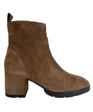 
Materiaal: , Zool: Rubber, Uitneembaar voetbed: Nee, Model: Pavia, Hakhoogte: Taupe, Serienummer: 270.22.012, Wijdtemaat:  , Wijdtemaat omschrijving: