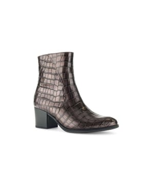 
Gabor op onze webshop. Laarzen van het topmerk Gabor. Dit model maakt je outfit helemaal compleet. Deze enkellaarzen van Gabor, artikel 52.891 in de kleur koper croco, shop je gemakkelijk en snel op onze webshop. Bekijk de gehele collectie van Gabor online op onze webshop.