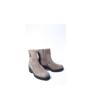
Merk: Gabor, Model: Enkellaars, Materiaal: Suede, Breedtemaat: G, Hakhoogte: 4 cm, Kleur: Taupe