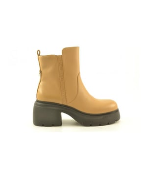 Dit mooie artikel van Liu Jo koop je op V&D nu met hoge korting!
De Carrie 06 06 van Liu Jo is een echte blikvanger. De Carrie 06 06 is uitgevoerd in de kleur LICHT BRUIN [camel]. Bekijk ook onze overige collectie van Liu Jo op onze webshop!