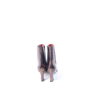 
Merk: Lilian, Model: Enkellaars, Materiaal: Suede, Hakhoogte: 7 cm, Kleur: Bruin