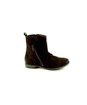 Scoor deze nieuwe outfit van Think! nu in de Think! sale met hoge korting!
Op zoek naar een schoen in de categorie Enkellaarzen? De 3-000007-3000 van Think! is een aanwinst voor elke schoenenkast. De schoenen van Think! zijn gemaakt van Nubuck en hebben een voering van Leer. De 3-000007-3000 is uitgevoerd in de kleur Mocca.