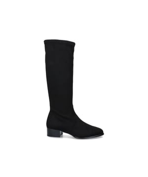 

     Artikel G.8.GINGER in kleur Negro Ante Stretch is een prachtige zwarte laars, voor dames, van het merk Giulia. De zool is van rubber. De voering is gedeeltelijk leer. De voetwijdte is standaard.
    
    