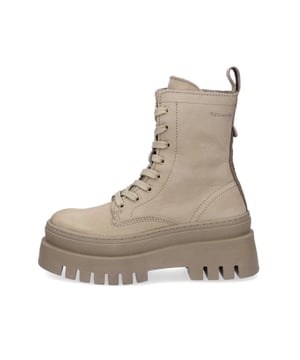 
Tamaris Bruine Veterboots

 Een tijdloze klassieker met een modern twist

 Deze bruine veterboots van Tamaris combineren comfort en stijl op een perfecte manier. Het hoogwaardige leer zorgt voor een luxe uitstraling, terwijl de robuuste zool en de karakteristieke veterdetails een stoere touch geven. Of je nu een casual outfit of een zakelijke look samenstelt, deze laarzen zijn de perfecte aanvulling.

 Key Features:

  
 * Materiaal: Hoogwaardig leer voor zowel het bovenwerk als de binnenvoering. 
 * Pasvorm: De verwijderbare voetbedden zorgen voor extra comfort en ondersteuning. 
 * Veelzijdigheid: Draag ze onder een jeans, jurk of rok voor een veelzijdige look. 
 * Duurzaamheid: Dankzij de hoogwaardige materialen gaan deze laarzen lang mee. 
 * Comfort: De blokhak van 7 cm zorgt voor een comfortabele pasvorm en een subtiele hoogteverhoging.  Waarom kiezen voor deze Tamaris veterboots?

  
 * Tijdloos design: Een klassieker die nooit uit de mode raakt. 
 * Hoogwaardige kwaliteit: