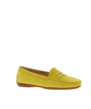Dit is je kans om de dit topitem uit de laatste collectie van Si in je bezit te krijgen. Ben jij ook Si fan?
Si Harmkje Dames Mocassin Deze dames mocassin van Si is gemaakt van hoogwaardig suède. Deze instapper heeft een penny band op de wreef. Langs de randen is deze mocassin afgewerkt met een kartelrand. Hierdoor krijgt deze uitvoering een nonchalante en sportieve uitstraling. Deze mocassin is een ideale schoen en kan op vele manieren binnen alle trends worden gecombineerd. Draag met een klein instapsokje zodat de blote voet het zomerse karakter van deze schoen extra accentueert. Een tijdloos model met een nieuwe look! Wil je deze leuke schoen van Si (https://www.strating-schoenen.nl/si/) snel in huis hebben? Bestel dan online of kom naar een van onze winkels. (https://www.strating-schoenen.nl/over-ons/winkels/) We helpen je graag. Eigenschappen * Geheel leren buiten- en binnenkant * Zool heeft geen profiel * Veel kleuren * Car shoe