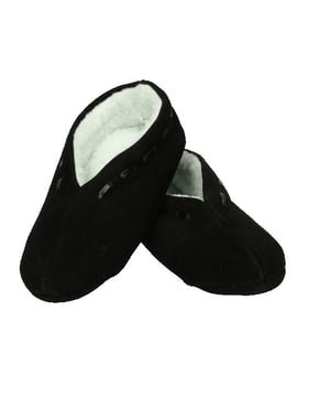 
<strong>ARIESZZZ Home spaanse sloffen, </strong>voor dames en heren te bestellen. Voorlopig verkrijgbaar in twee kleuren, zwart en navy. Zwart gaat zelfs tot en met maat 50, dus eindelijk ook lekker warme voeten voor de grote maat. <strong>Spaanse Sloffen</strong> zijn lekker warm voor de koude winters maar ook voor een koude avond in de zomer. <strong>Spaanse sloffen</strong> zijn ook altijd een leuk kado voor Vaderdag, Moederdag, Sinterklaas of Kerst.<br>
<br>
De <strong>spaanse sloffen</strong> altijd een maat groter nemen als je schoenmaat en ze moeten niet te los om je voet zitten wat ze lopen ook nog uit.<br>
<br>
Materiaal : Suede en synthetishe voering.<br>
Zool: Suede<br>
<br>
Let op: deze sloffen vallen klein, we adviseren je een maat groter te bestellen.