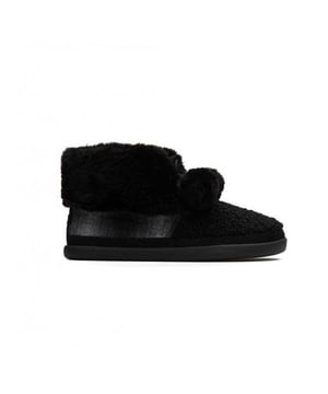Steel gegarandeerd de show met de hardloper uit de nieuwe collectie van Toms! 
Prachtig item uit de collectie van een toppartner van V&D