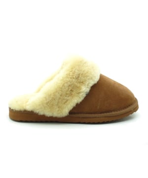 

     Artikel FLS 3210-Flurry in kleur 25-Cognac is een prachtige bruine pantoffel met open hiel, voor dames, van het merk Warmbat. De zool is van rubber. De voering is bont. De voetwijdte is standaard.
    
    