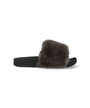 Deze topper uit de Warmbat collectie scoor je nu in onze Warmbat outlet met flinke korting. Op V&D is het altijd Warmbat uitverkoop.
Warmbat Pantoffels Barlee BLE347085 Zwart / Donker Grijs. Voor 23.59uur besteld, morgen geleverd.