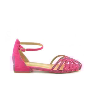 
De V23200 0 van Alma en Pena is een echte blikvanger. De V23200 0 is uitgevoerd in de kleur fuxia. Bekijk ook onze overige collectie van Alma en Pena op onze webshop!