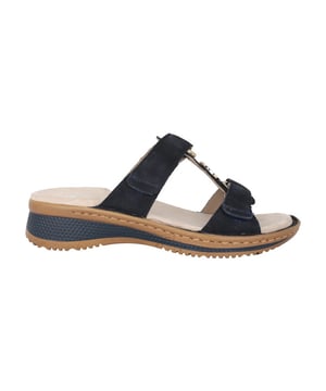 
Met deze prachtige muiltjes ben jij helemaal on trend deze zomer. De gevlochten leren banden zijn een echte eyecatcher en geven goede ondersteuning. De muiltjes zien er niet alleen trendy uit, ze zijn ook bijzonder handig en comfortabel omdat ze zijn uitgerust met de innovatieve HighSoft-functie. Het stevig geïntegreerde voetbed is zacht onderlegd en past zich perfect aan de vorm van de voet aan. Het hoogwaardige bovenwerk van zacht leer vormt zich heerlijk naar de voet. De gekruiste banden zijn met leer gevoerd zodat ze zacht op de voet liggen en geen drukpunten veroorzaken. De opvallend geprofileerde zool zorgt immers niet alleen voor een goede grip, hij ziet er ook nog eens bijzonder sportief en stijlvol uit. Met deze luchtige muiltjes ben je goed uitgerust voor de warmere dagen.