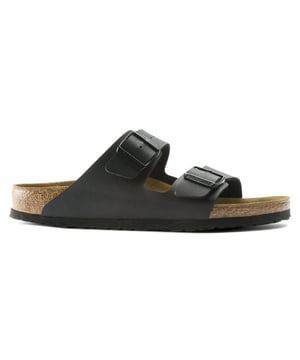 Dit prachtige artikel van Birkenstock koop je nu voor een zeer lage uitverkoopprijs in onze Birkenstock outlet.
Smalle pasvorm, de BIRKENSTOCK Arizona is een echte klassieker die al tientallen jaren zowel mannen als vrouwen verrukt. Deze eenvoudige sandaal met twee banden staat voor tijdloos design en heeft dankzij zijn comfortfactor al lang een cultstatus. Het bovenwerk is gemaakt van het huidvriendelijke, slijtvaste synthetische materiaal Birko-Flor®. Birko-Flor is gemaakt van onderhoudsvriendelijk en hygiënisch PVC, dat aan de binnenkant is gevoerd met een zachte, ademende fleecelaag. Dit hoogwaardige materiaal is zeer huidvriendelijk, comfortabel en tegelijkertijd zeer duurzaam.