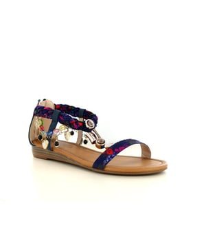 
<p>De 55063 van Supercracks is een mooie sandaal gemaakt van synhtetisch vegan materiaal, voor dames. Deze sandaal is uitgevoerd in de kleur 042 navy multi. De sluiting is door middel van een rits aan de hiel. </p><p><strong>Merk: Supercracks</strong></p><p><strong>Artikel: 55063</strong></p><p><strong>Kleur: 042 navy multi</strong></p><p><strong>Type: Sandaal</strong></p><p><strong>Uitneembaar voetbed: Nee</strong></p><p><strong>Sluiting: Rits</strong></p><p><strong>Materiaal: Synthetisch</strong></p>