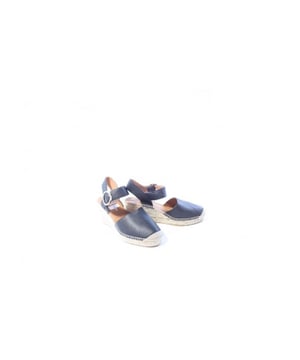  Deze topper uit de laatste collectie van Viguera mag je niet missen   Gegarandeerde blikvanger maar op=op  Even geen geld? Betaal eenvoudig achteraf
Merk: Viguera, Model: Espadrilles, Materiaal: Leer, Hakhoogte: 5 cm, Kleur: Zwart