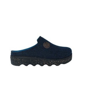 
100% feelgood effect: Heerlijke warme pantoffels voor de koude winterdagen. Ze zijn mooi gevoerd met een vilten voering. Deze pantoffel wil je nooit meer uitdoen.