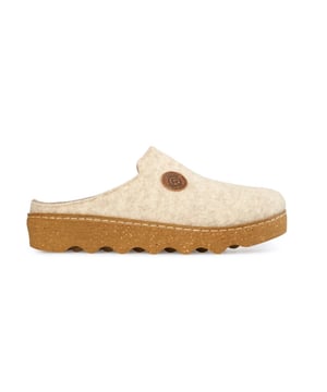 
100% feelgood effect: Heerlijke warme pantoffels voor de koude winterdagen. Ze zijn mooi gevoerd met een vilten voering. Deze pantoffel wil je nooit meer uitdoen.
