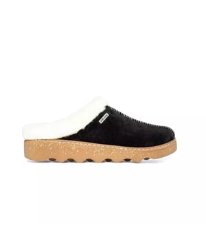 
Een knuffel voor je voeten: Deze ROHDE damespantoffels omhullen je voeten met een binnenzool en een voering van 100% lamswol. De wol van deze pantoffel neutraliseert geurtjes, absorbeert zweet en is heerlijk comfortabel op koude winterdagen. De flexibele PU-zool met kurklook dempt elke stap, is antislip en vederlicht. Dat voelt goed.